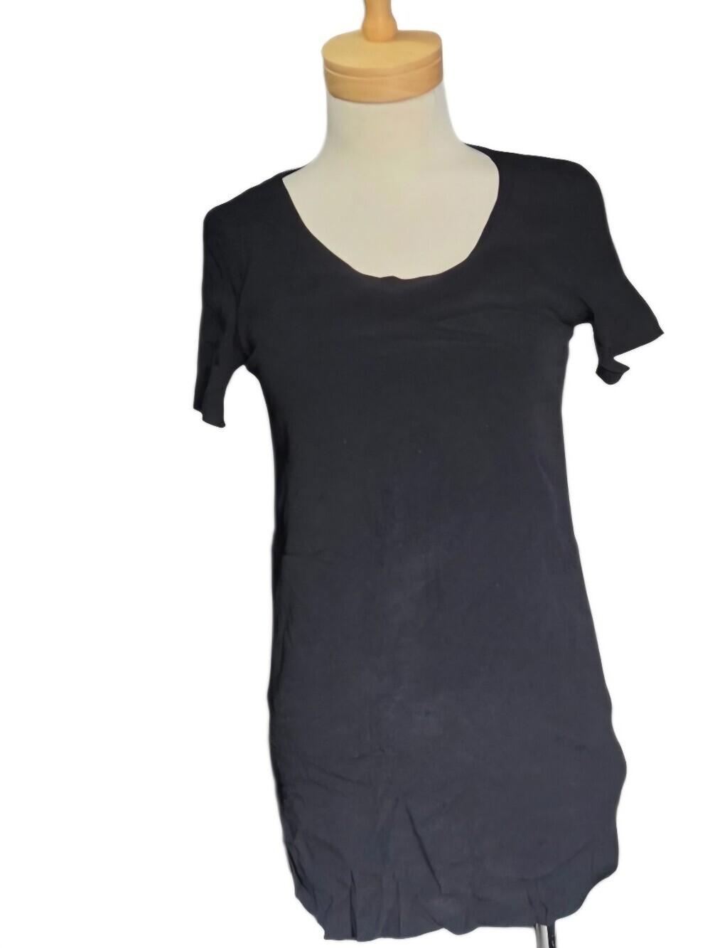 Wilfred Black Scoop Neck Short Sleeve Tee. Size Small